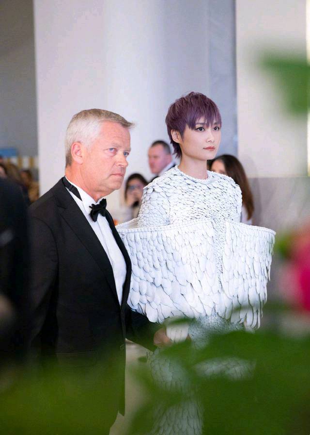 包含摩纳哥训练开放日,冲刺阶段完成体检引欢呼,社区盾在即,年轻球员得到机会的词条 包含摩纳哥训练开放日,冲刺阶段完成体检引欢呼,社区盾在即,年轻球员得到机会的词条