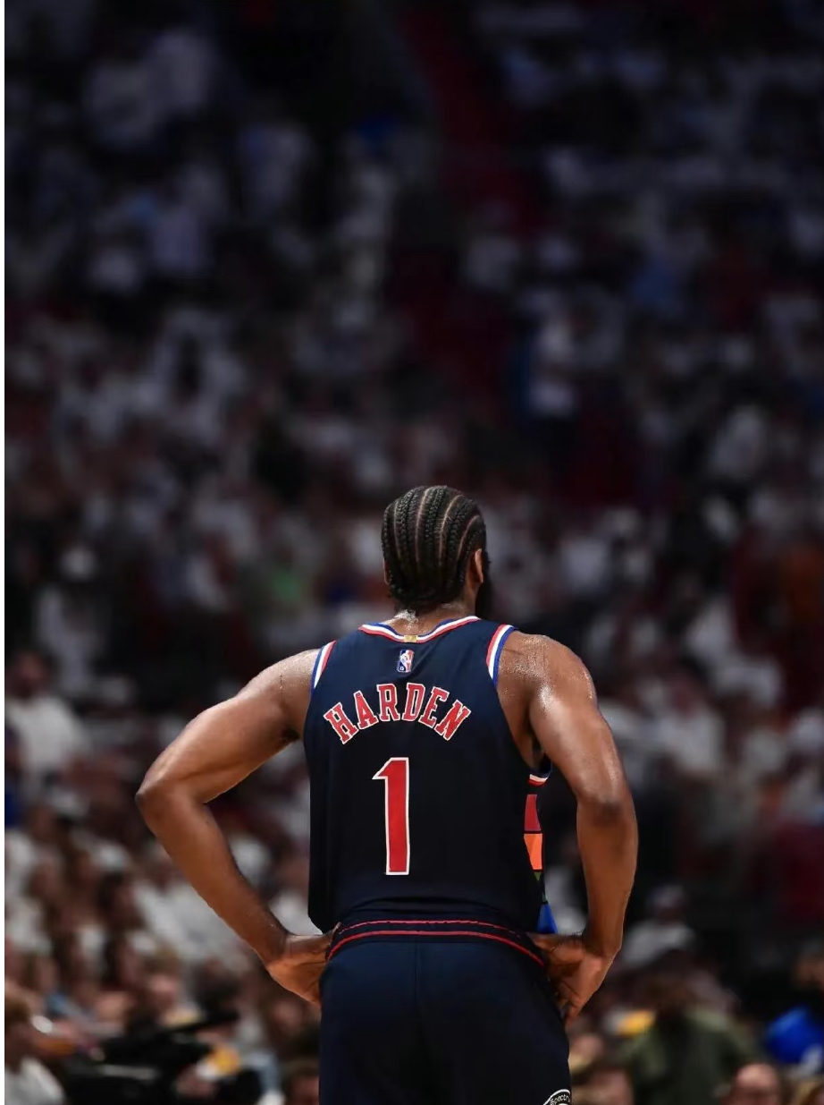 英雄联盟竞猜洛杉矶快船迎NBA季后赛关键赛，赛前主帅复盘，态度坚定，心理建设被强调的简单介绍