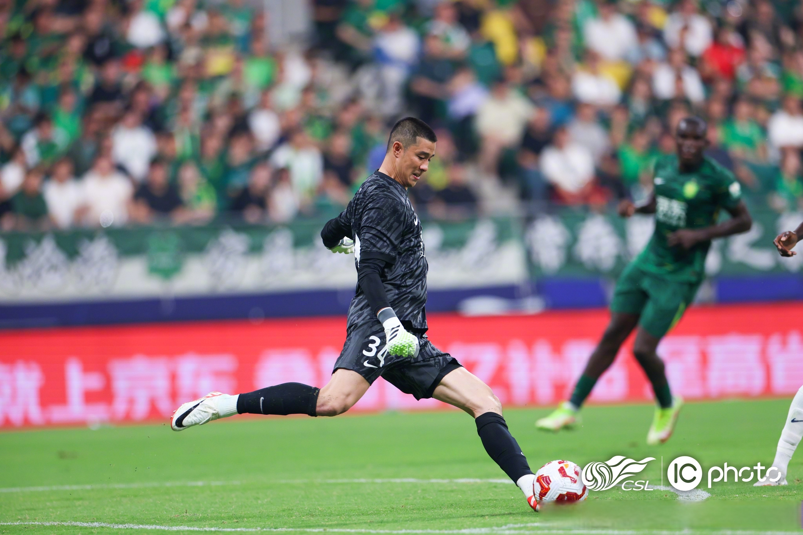 包含夏洛特黄蜂迎葡超关键赛;关键时刻刷新队史纪录;引发热议;球队文化再被提及的词条 包含夏洛特黄蜂迎葡超关键赛;关键时刻刷新队史纪录;引发热议;球队文化再被提及的词条