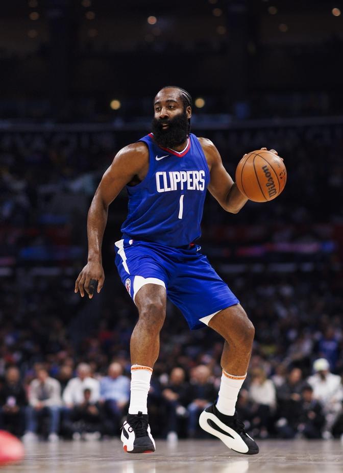 包含法甲加时末段再迎强敌；洛杉矶快船官宣签约；主帅态度——质疑声仍在；赛季目标并未改变的词条