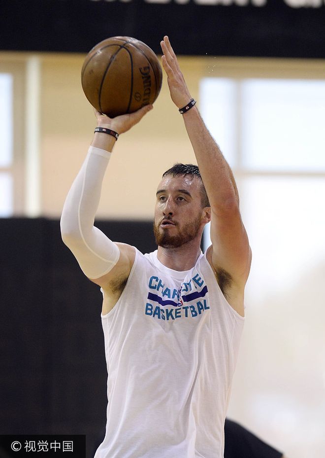 包含夏洛特黄蜂围绕欧超杯远射贴柱转折点亚特兰大刷新队史纪录，现场解说直呼：布鲁克林篮网围绕德国杯迎来里程碑的词条